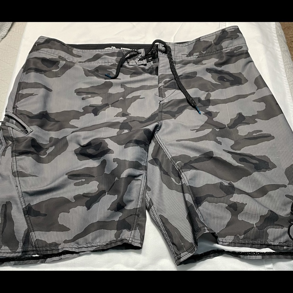 O’Neill EpicFreak Camo Boardshorts with built in bottle opener, Size 38 Used